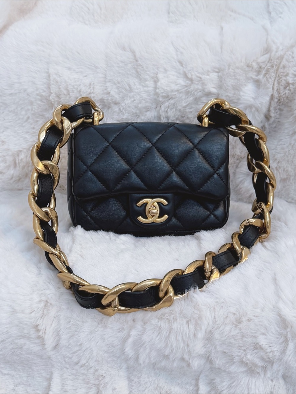 CHANEL Black Quilted Shoulder Bag with Chain Strap